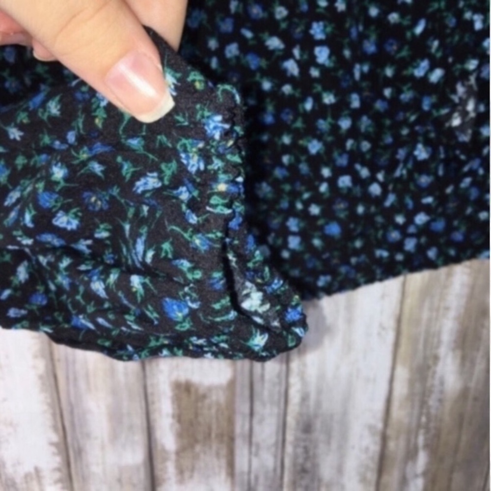 Wild Fable Blue Floral Long Sleeve Blouse - Picture 4 of 7